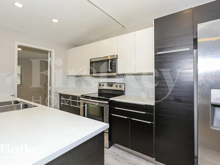 1185 Arizona Ave — Photo 9