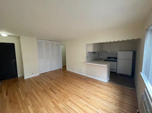 (undisclosed Address), Chicago, IL 60657