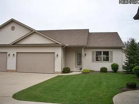 225 Aspen Dr photo 1