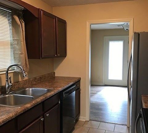 3rd image of 410 Bayberry Ct