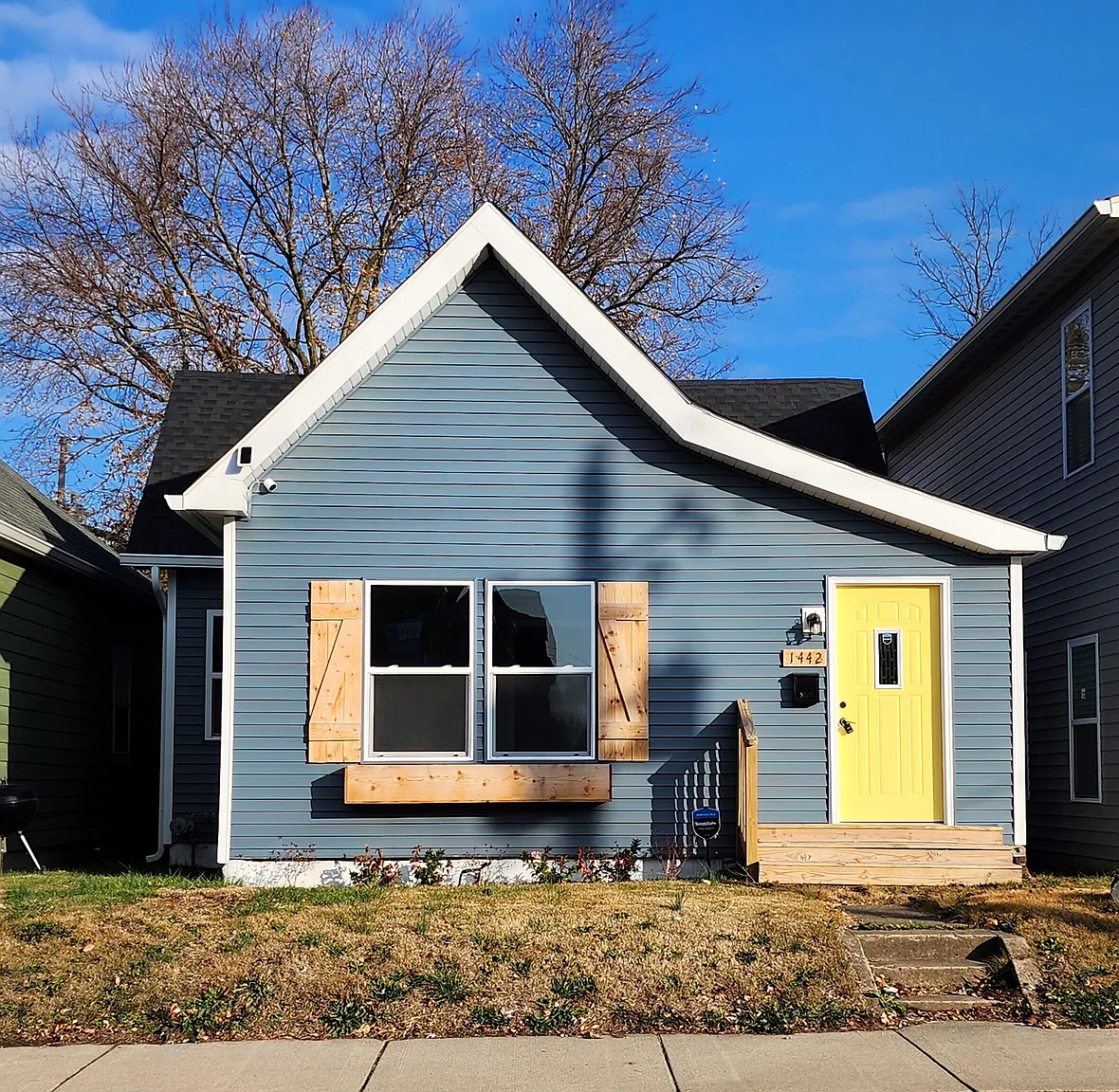 1442 E Naomi St photo 1