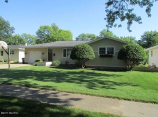 1533 Greenwich Rd, Muskegon, MI 49441