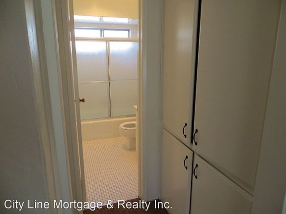 5th image of 4218 47th St APT 15