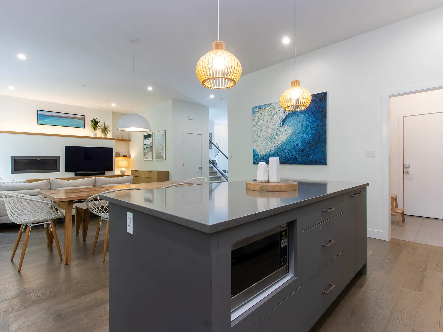 3 bed, 2.5 bath, 2200 sqft, $6,500 — Photo 2