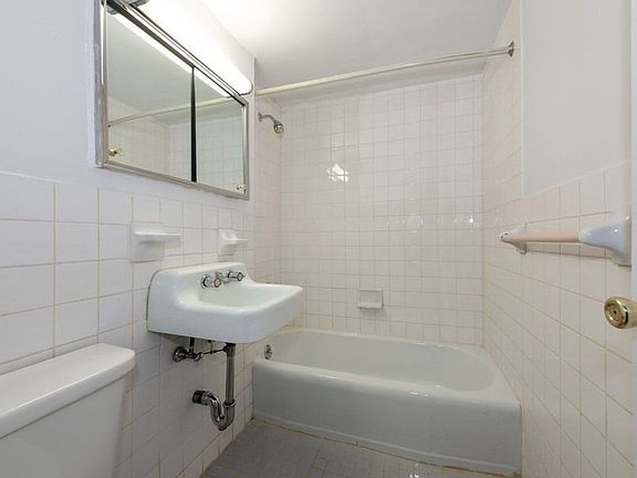 4th image of 6115 98th St APT 7G