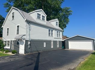 163 Eagle Point Rd, Fox Lake, IL 60020