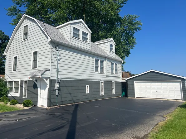 163 Eagle Point Rd, Fox Lake, IL 60020