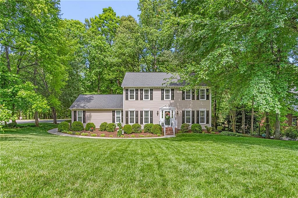 306 Travis Ln