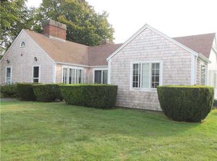 27 Glen Meade Dr APT B, Portsmouth, RI 02871