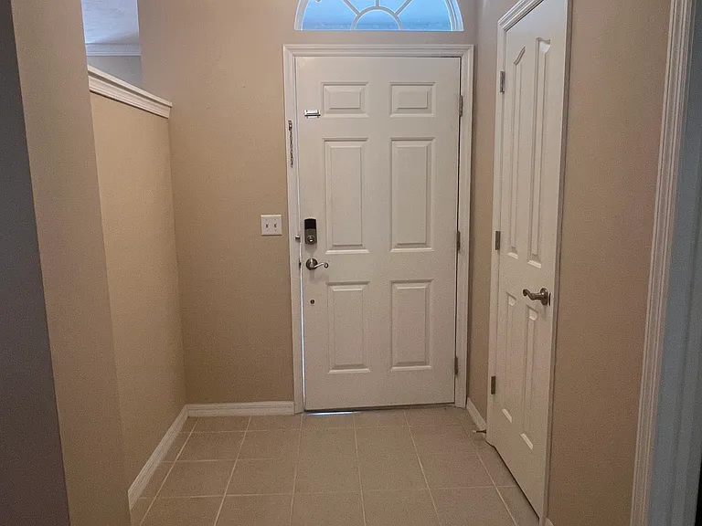 NW 68th Ln — Photo 12