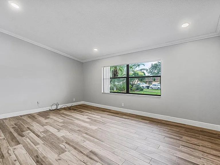 1849 Tulip Ln — Photo 15