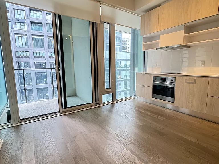 5 Soudan Ave #914 — Photo 20