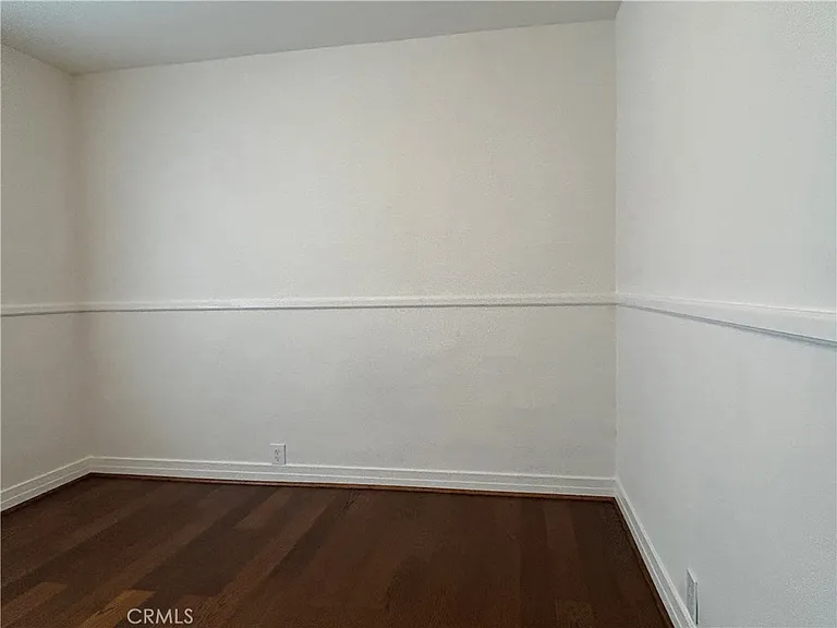 214 E Stocker St — Photo 13