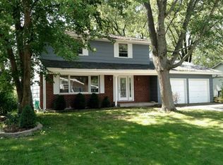 2323 Springhill Ln, Lindenhurst, IL 60046