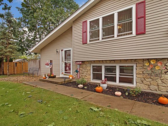 3rd image of 23808 Cottonwood Ln