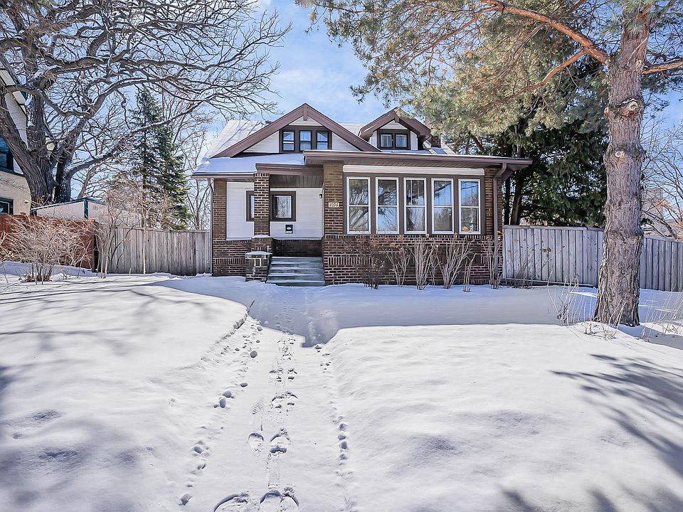 1st image of 1094 Saint Clair Ave