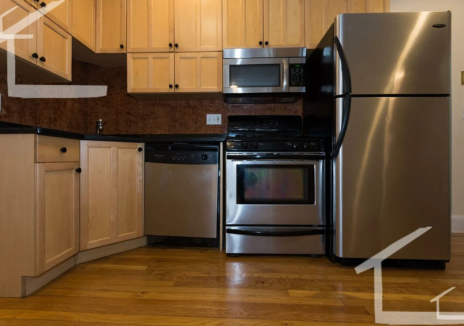 9/1 No Fee! Renovated 4BR/2BA in Brookline/BU West area — Photo 2