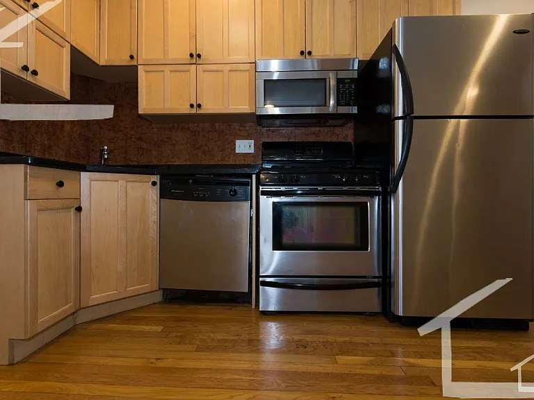 73 Thatcher St #21 — Photo 2