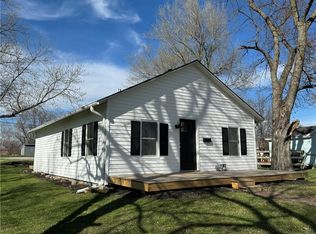 816 W 2nd St, Cameron, MO 64429