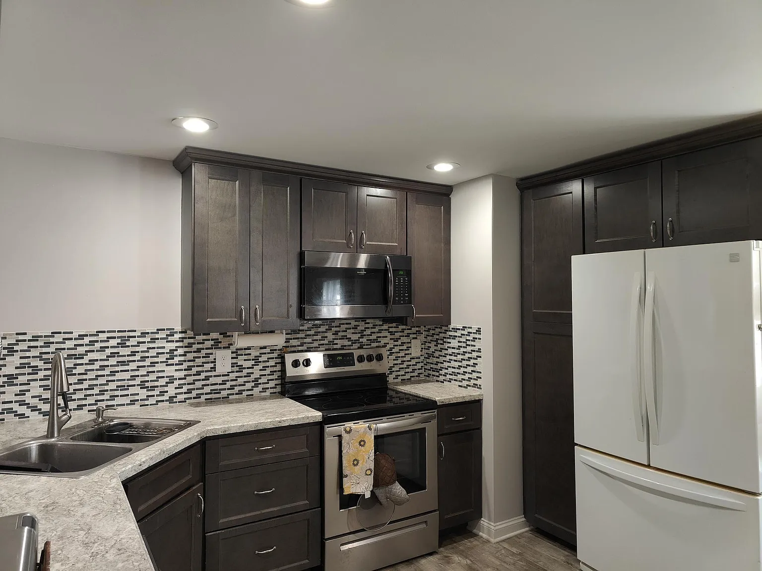 3 bed, 1295 sqft, $2,100 — Photo 3