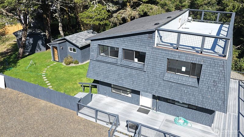 3rd image of 469 Pyxis Court SW