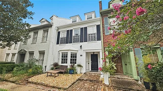 3 bed, 3.5 bath, 2615 sqft, $4,500 — Photo 2