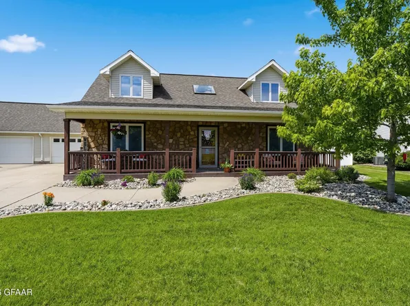 5692 Cypress Point Dr, Grand Forks, ND 58201