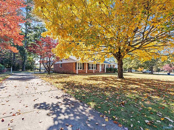 3rd image of 325 Spring Valley Ct SW
