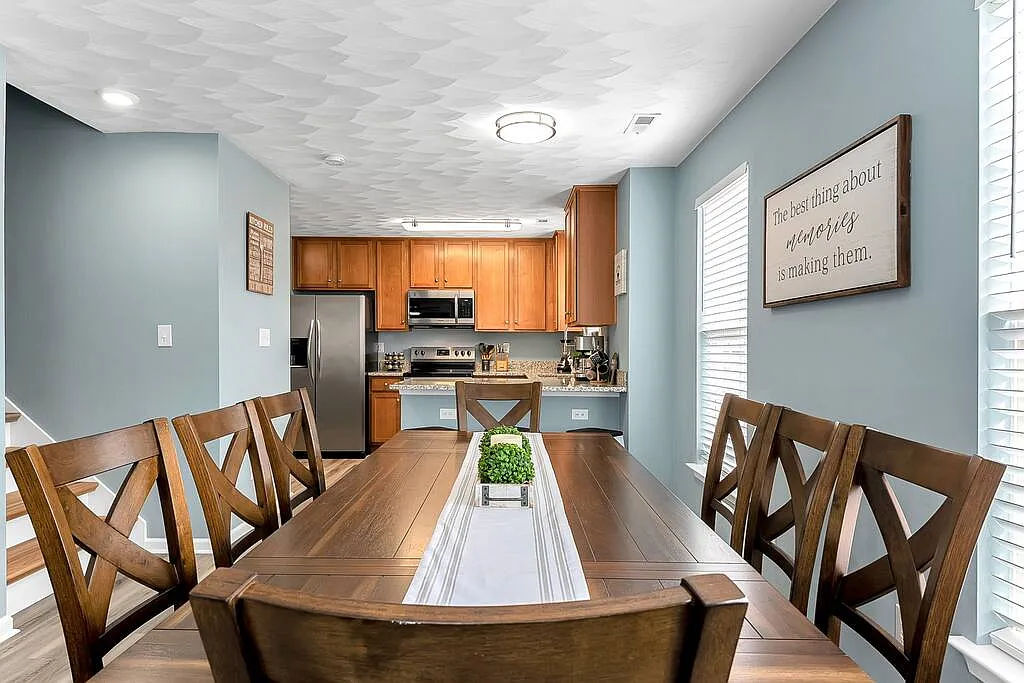3 bed, 3.5 bath, 1508 sqft, $5,400 — Photo 2