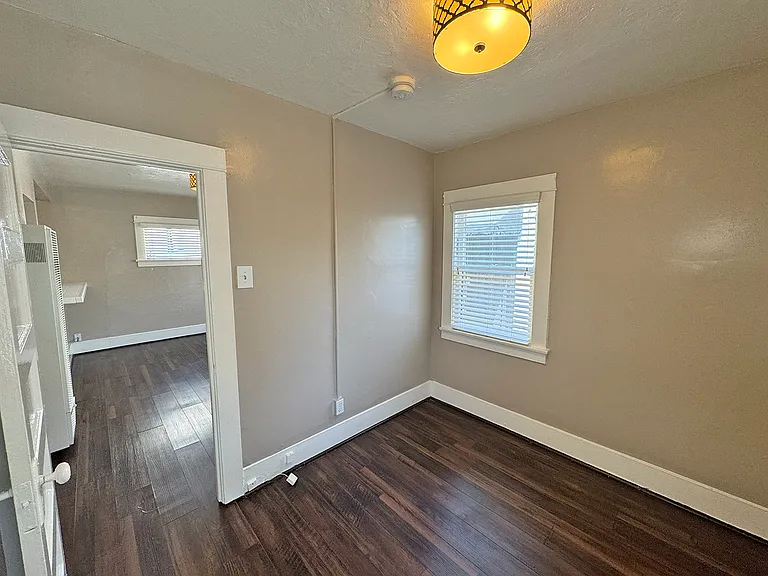 1048 Coronado Ave #G — Photo 12