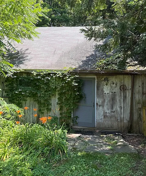 21 Lasher Rd — Photo 1
