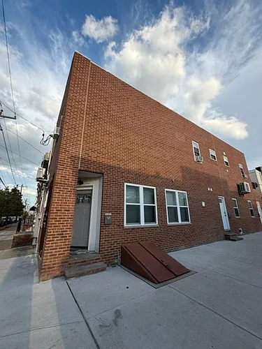 370 Jackson St Photo 1