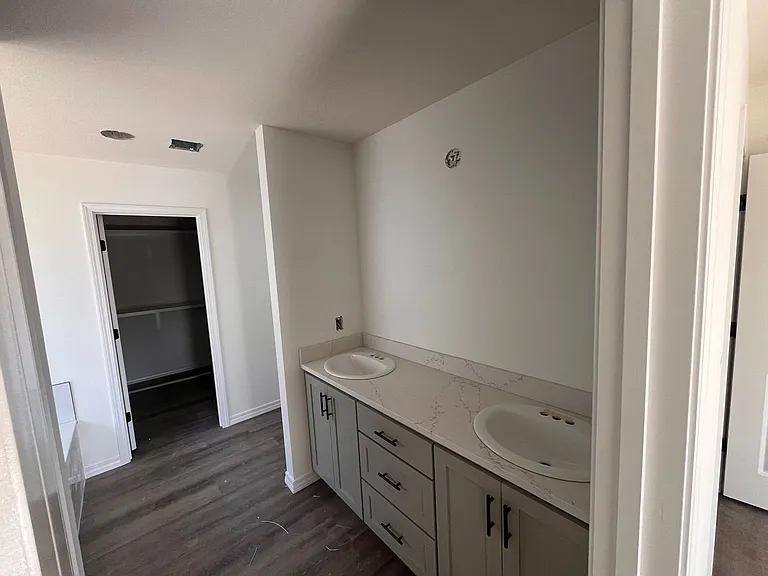 926 S Pindall Ln — Photo 10