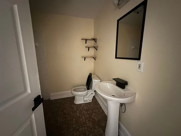 Post St 2908 — Photo 17