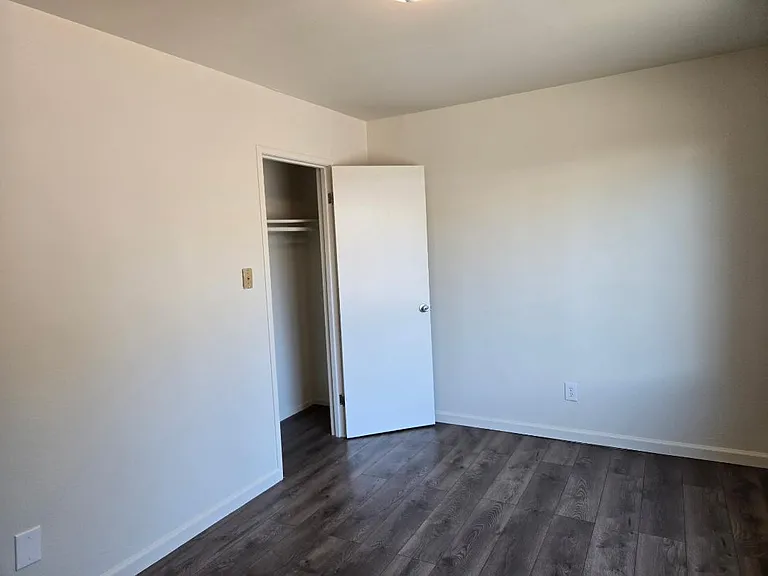 2707 Broadmoor Ave — Photo 10