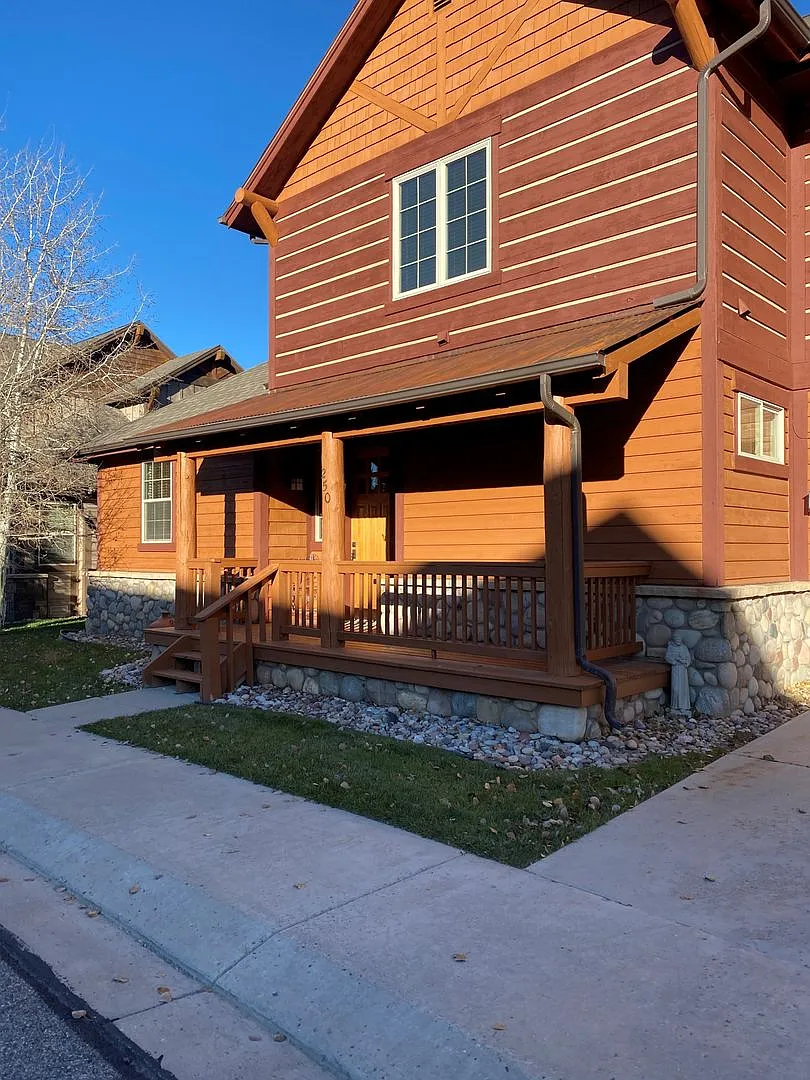 Building Photo - 250 Whitehorse Dr