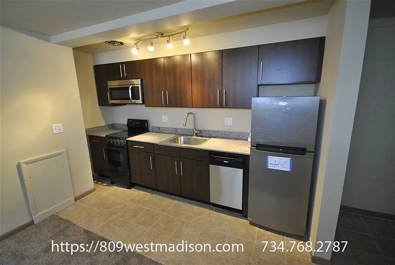 Building Photo - 809 W Madison St #5713094