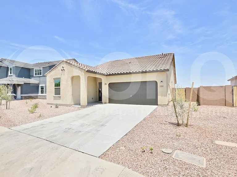 358 S Borromeo Dr — Photo 2