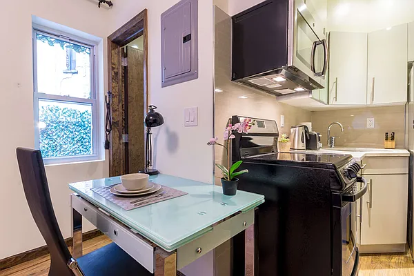 Rented by Townhouse Apartments | media 10