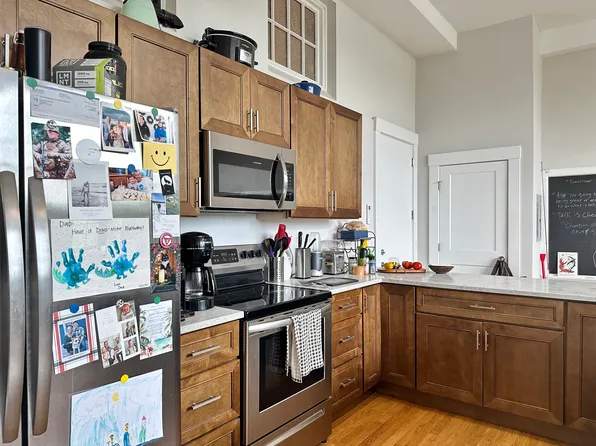 155 Ararat St APT 204, Worcester, MA 01606