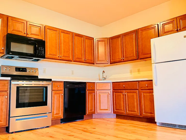 191 College St #307 — Photo 7