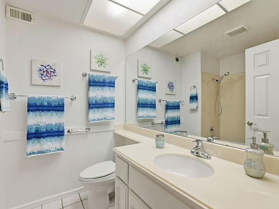 2nd image of 2327 Farmcrest St #1
