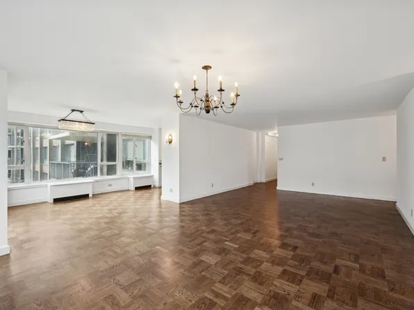 166-25 Powells Cove Boulevard image 7 of 40