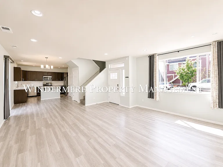 2532 Filbert Ave — Photo 5