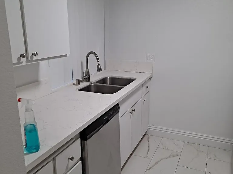 142 S Esplanade St #105 — Photo 4