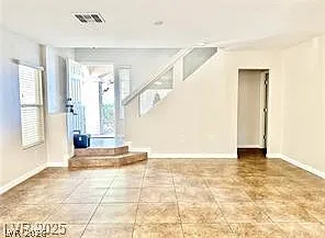 3 bed, 2.5 bath, 2001 sqft, $2,000 — Photo 2