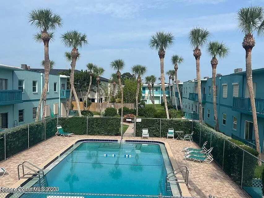 2 bed, 1.0 bath, 938 sqft, $1,600 — Photo 2