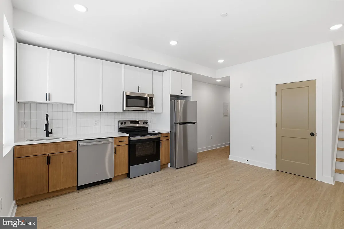 Building Photo - 4021 Brown St #3