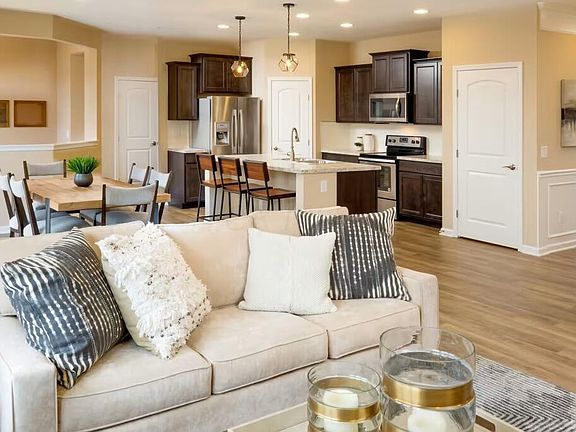 5th image of 605 Redshank Dr