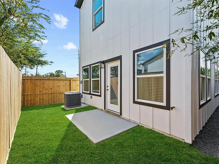 7704 Sealey St — Photo 19